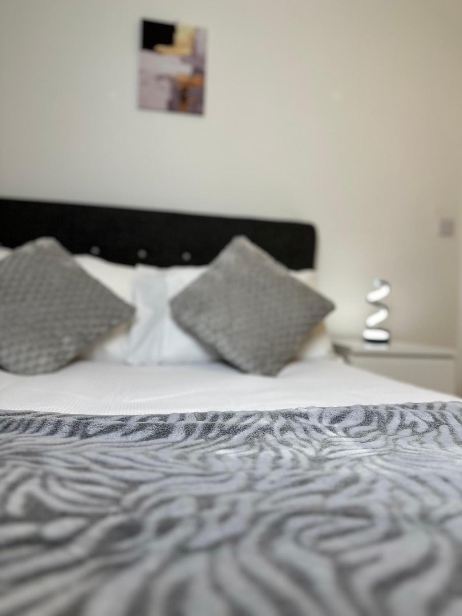 Luxury 2-Bed High-Rise In Manchester With Parking Buitenkant foto