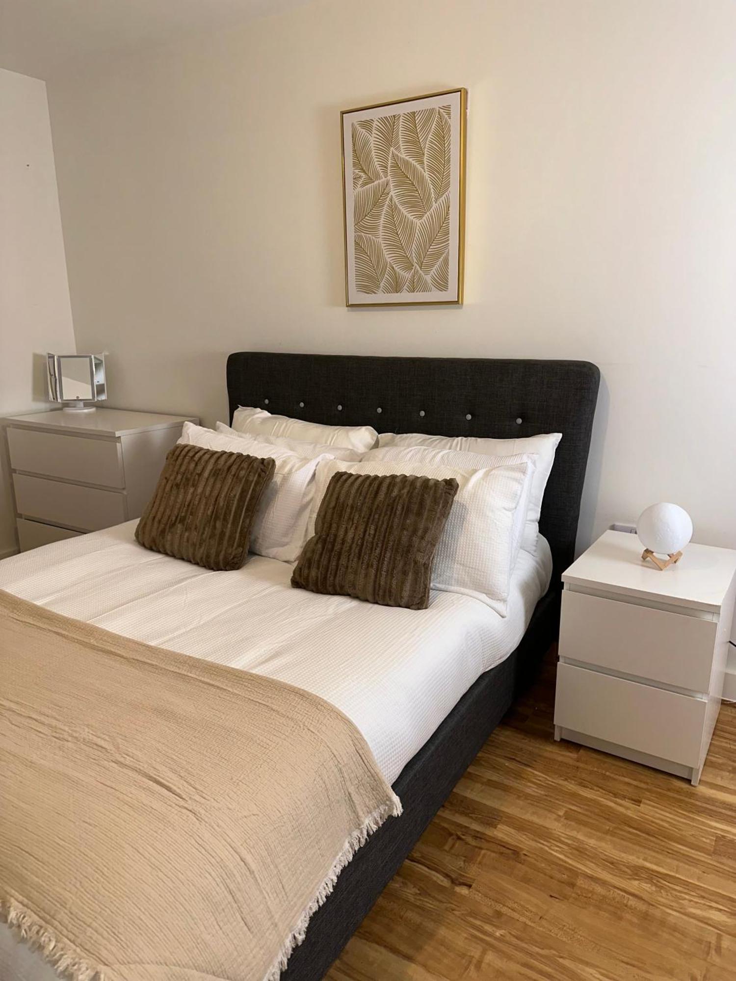 Luxury 2-Bed High-Rise In Manchester With Parking Buitenkant foto