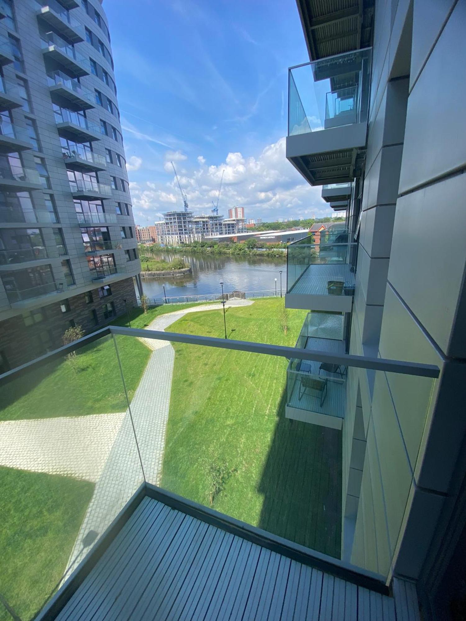 Luxury 2-Bed High-Rise In Manchester With Parking Buitenkant foto