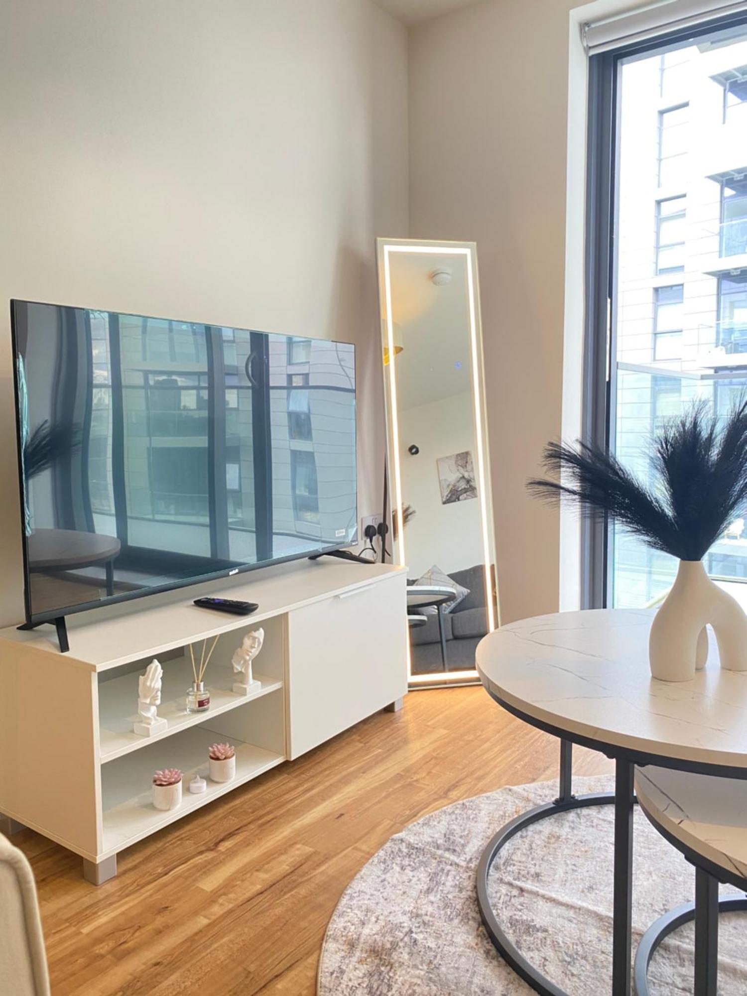 Luxury 2-Bed High-Rise In Manchester With Parking Buitenkant foto